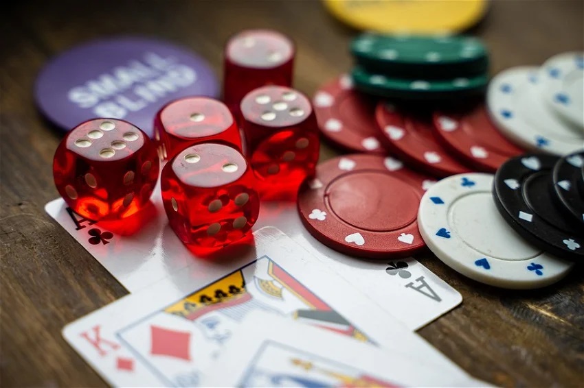How do I choose a reliable online gambling site?